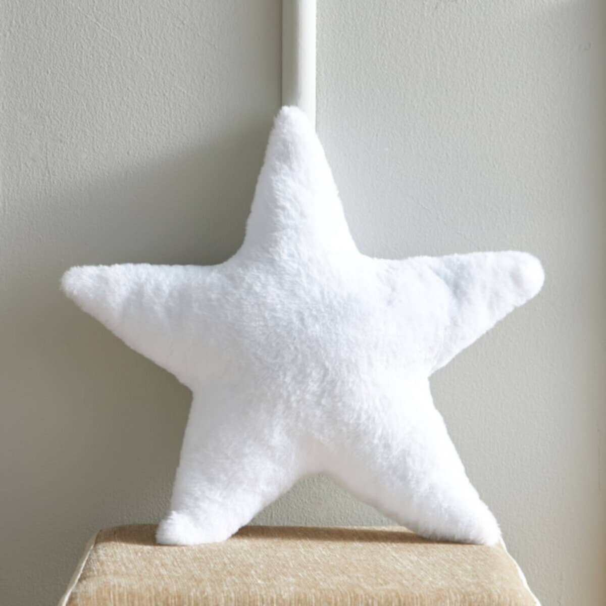 HOMEBOX | Playland Star Rabbit Fur Cushion - 42x42 cm | 166201776