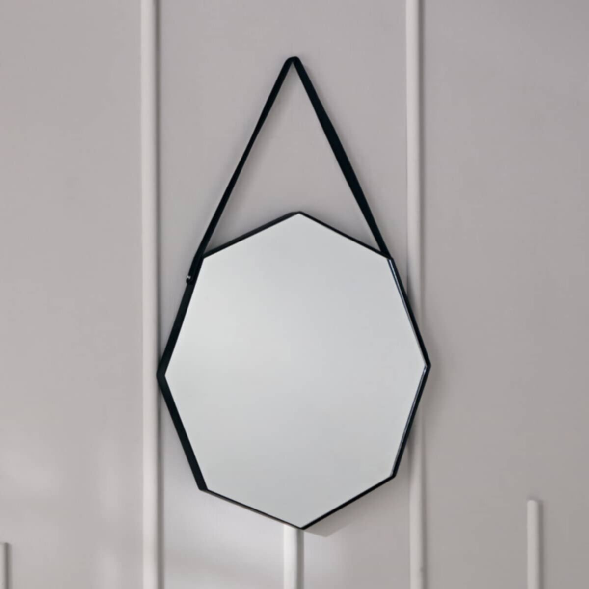 HOMEBOX | Angelus Metal Mirror with Belt - 61x61x3 cm | 166297431