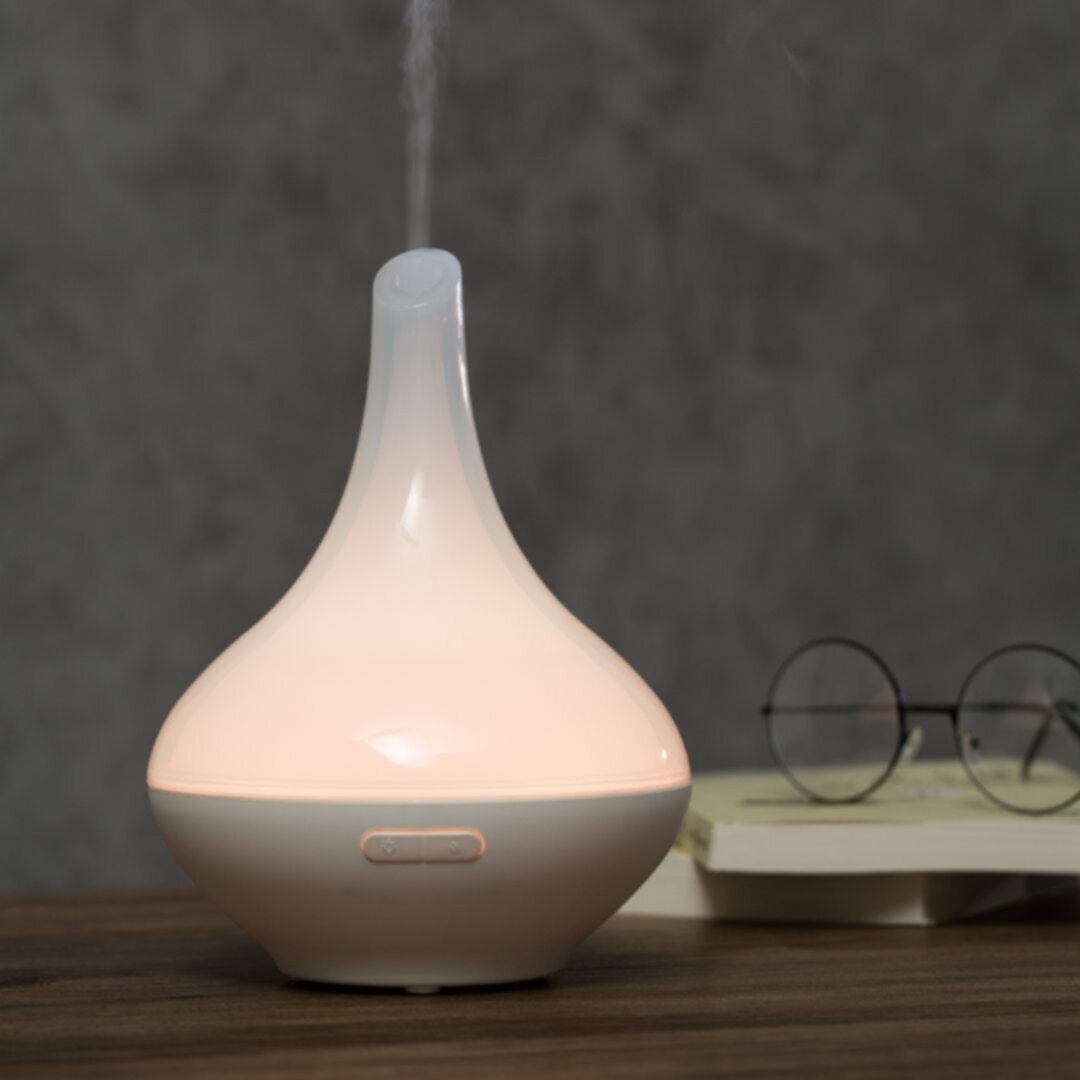White 200Ml Aroma Diffuser With 7 Led Lights And Uk Plug Adaptor For A Clean, Modern Look | YD-037